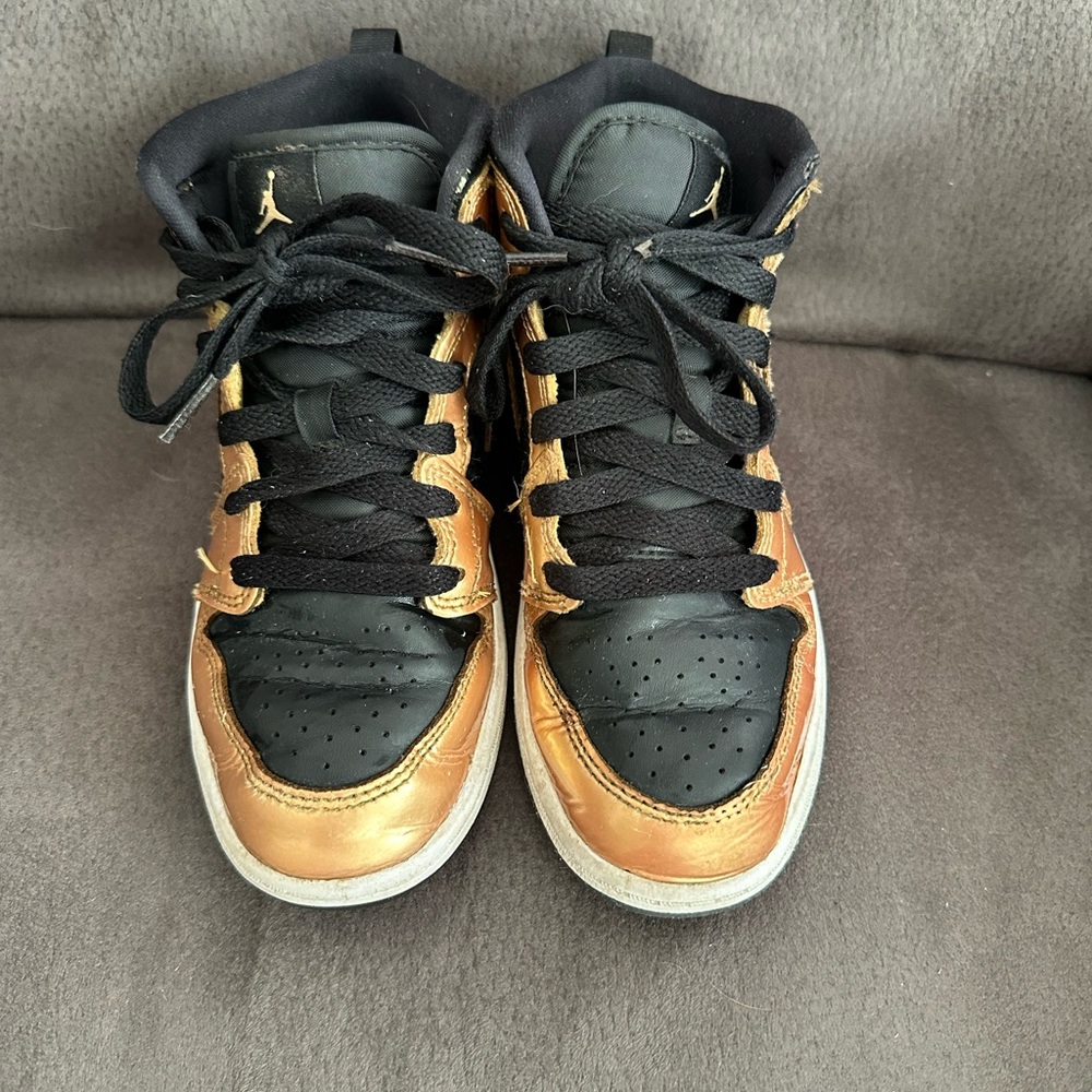 Boys Jordan 1 gold